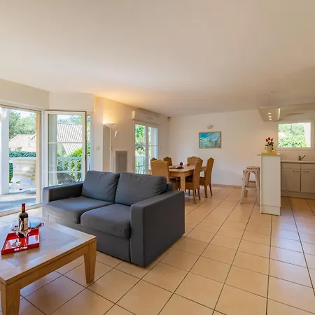 Villa For 6 People With Swimming Pool *